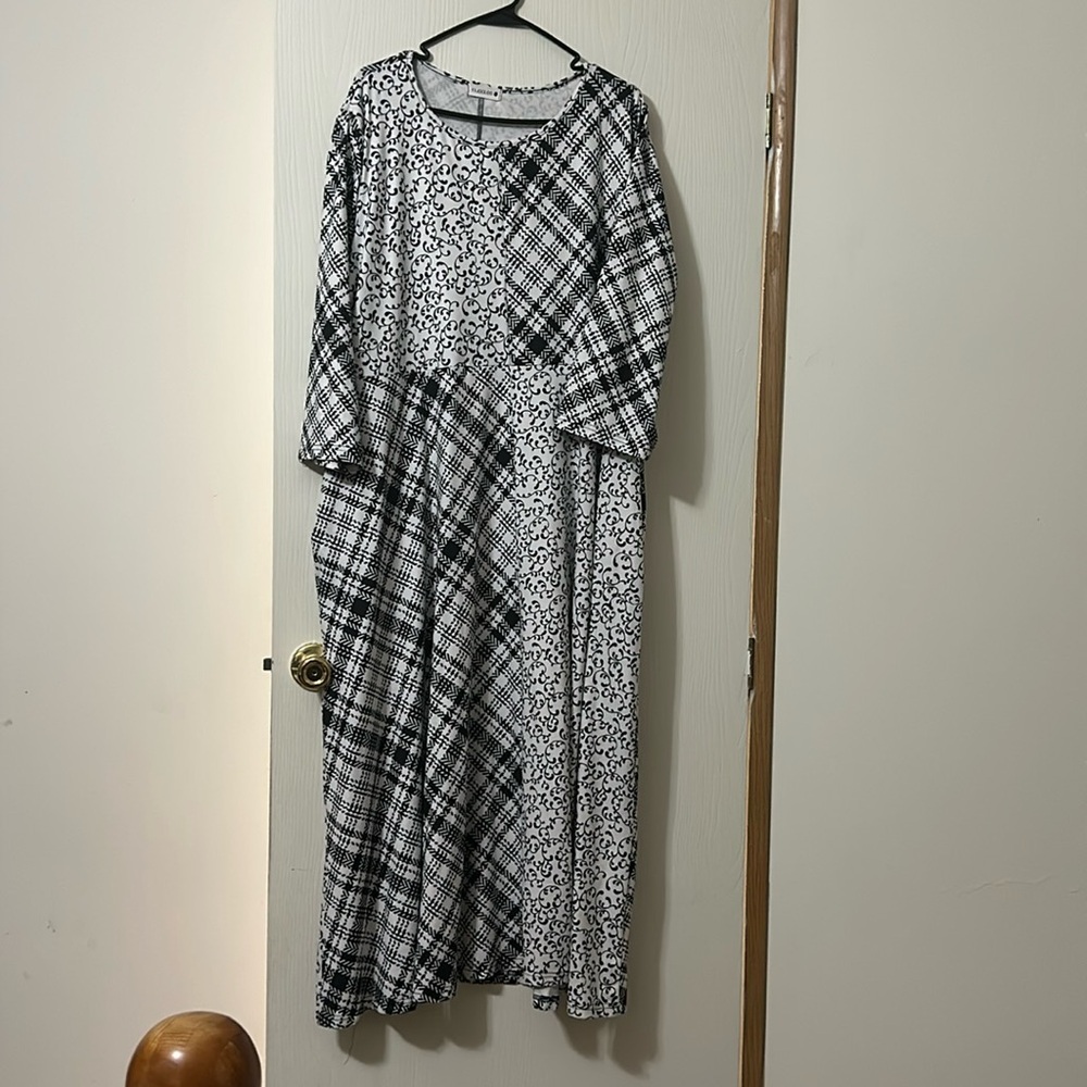 nuggles 3X black and white dress